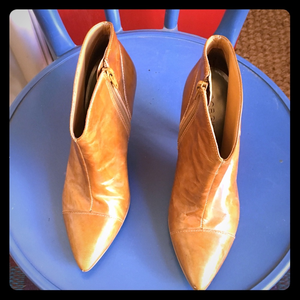 BCBG pointy toe, narrow, leather, ankle boot